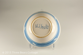 Val Sparkes signature on a Tiptoe bowl